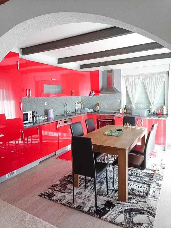 דירות מוסטר Poseidon House מראה חיצוני תמונה