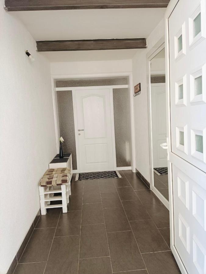 דירות מוסטר Poseidon House מראה חיצוני תמונה